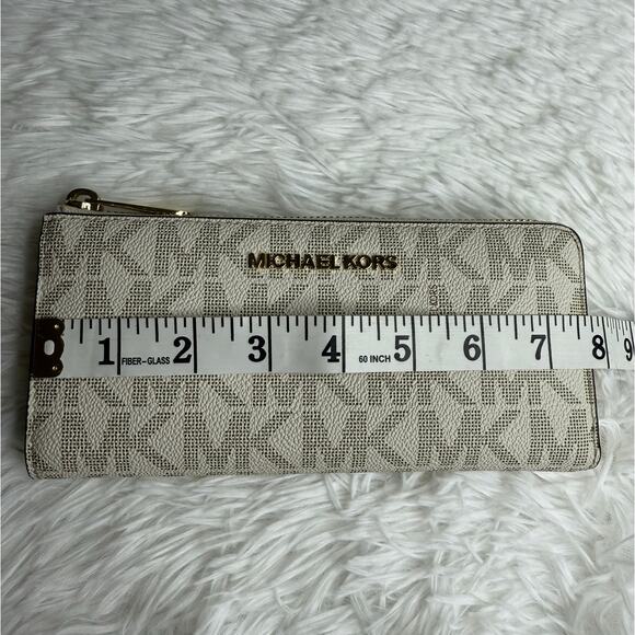 Michael Kors Jet Set Signature Wallet - Picture 8 of 9